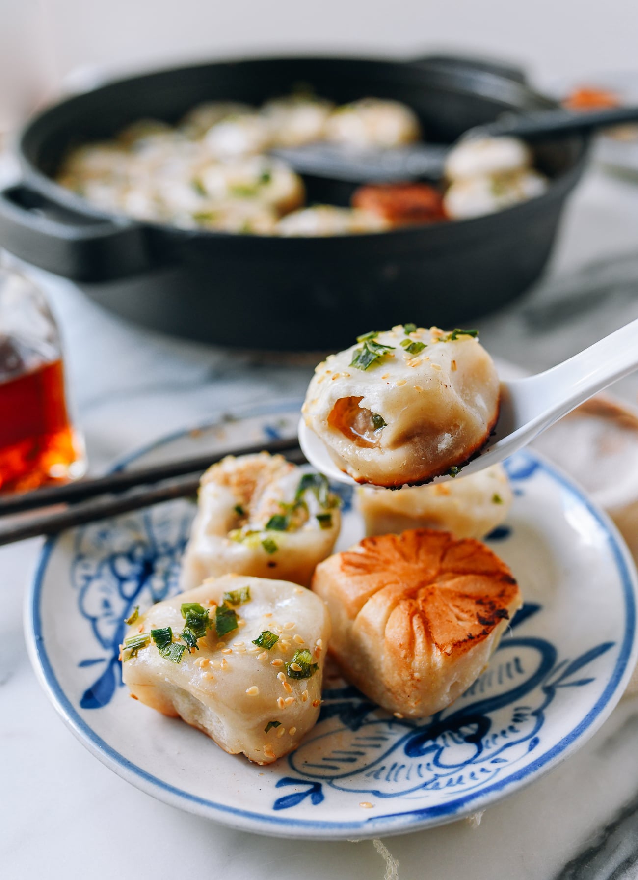 Shanghai Pan-fried Pork Bun (Shengjian Mantou) with soup inside, bmeteor.aiodimecu.cf