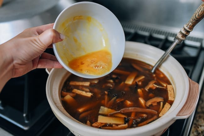 Adding egg to vegetarian hot and sour soup, bmeteor.aiodimecu.cf