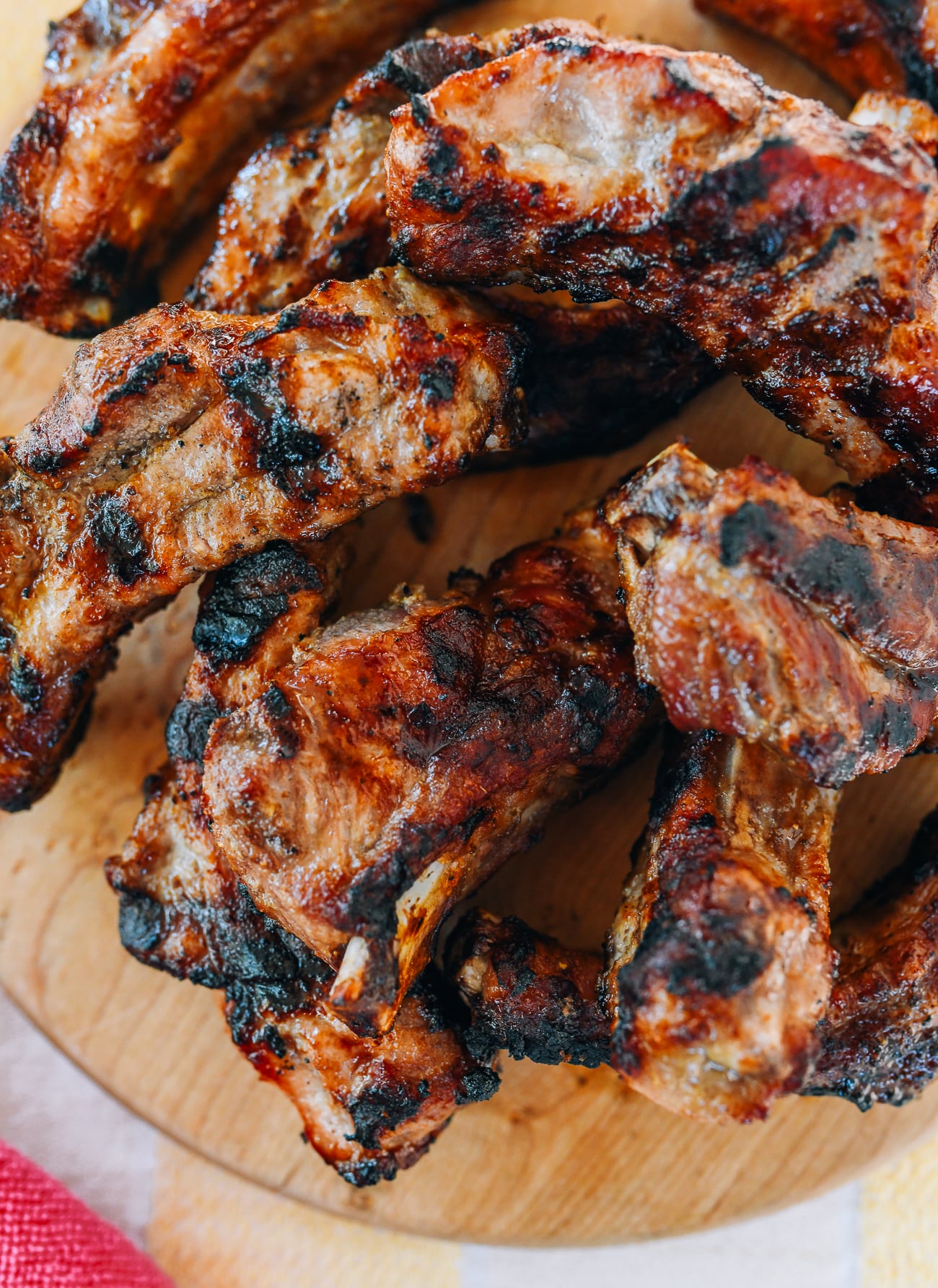 Super Easy Grilled Ribs on cutting board